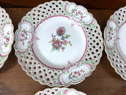 Set of 12 Antique Meissen Reticulated Plates, pink Floral, Openwork Board, 1815. - Picture 6 of 10