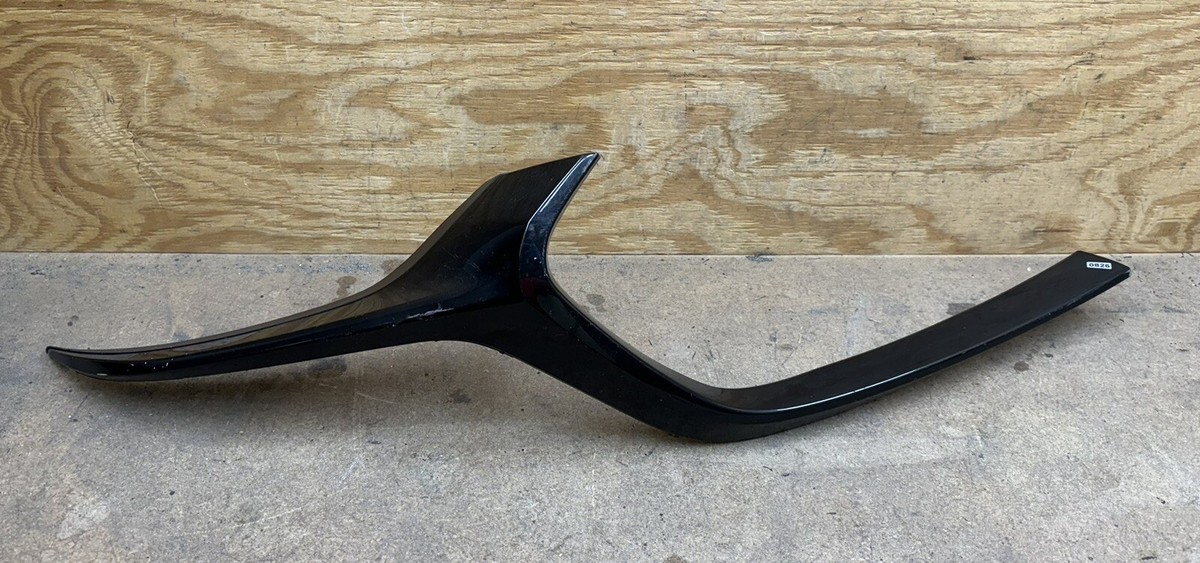 2019 2020 2021 Mazda 3 Hatc Front Right Grille Molding Bracket