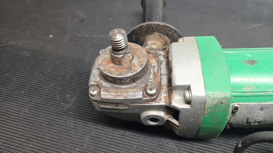 Amoladora angular Hitachi - No funciona, para piezas o reparación Foto 4 de 4