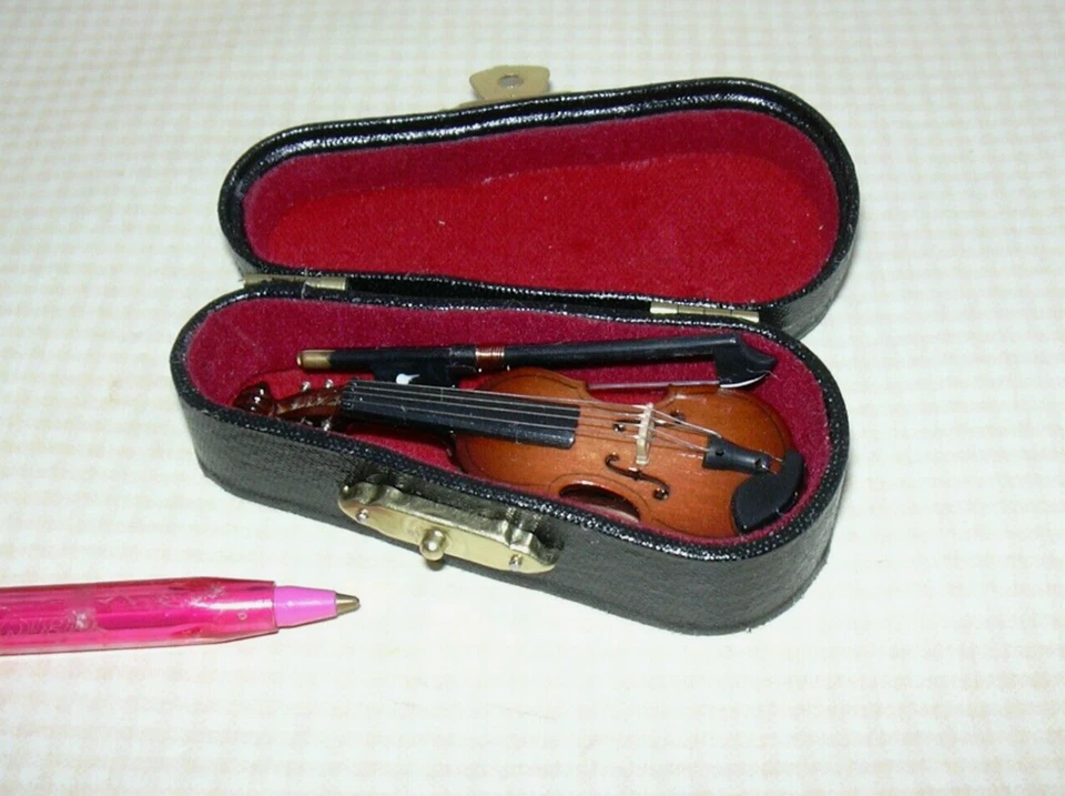 Violín miniatura detallado (2 7/8" de largo) con arco, estuche: CASA DE MUÑECAS 1:10?  ¿Escala 1:8? Foto 2 de 3