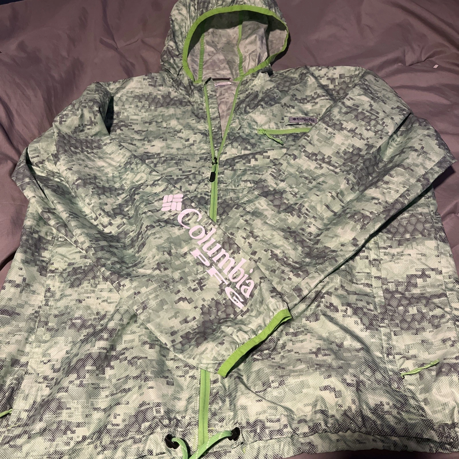 COLUMBIA PFG Mens Large Green Geo Design Light Weight Hooded Fishing Jacket