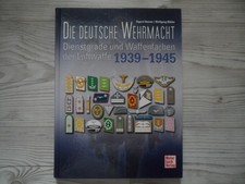 Bücher über Flugzeuge und Uniformen