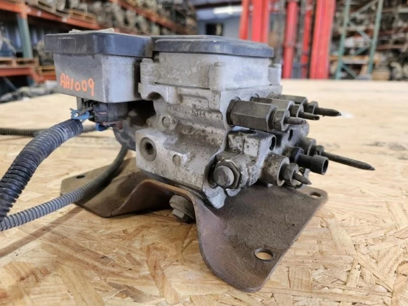 USADO 1999 C3500HD ABS UNIDAD DE FRENO 99-02 DISCO TRASERO 19,5" Whl Enviado Los Ang Foto 3 de 4