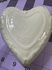 Lenox Ivory Porcelain With lattice design Gold Trim Classic Beauty Vanity Box 