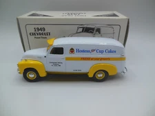 First Gear 19-1484 1949 Chevrolet Panel Truck Hostess Cup Cakes 1:34 Scale