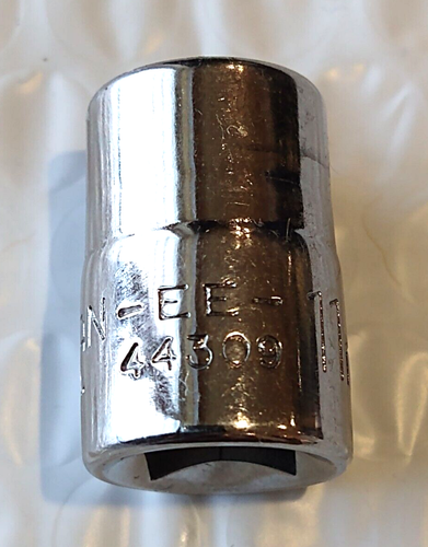 CRAFTSMAN TOOLS EE44309, 3/8" DRIVE, 11MM. SOCKET, SHALLOW, 12 POINT *USA* - Picture 3 of 9