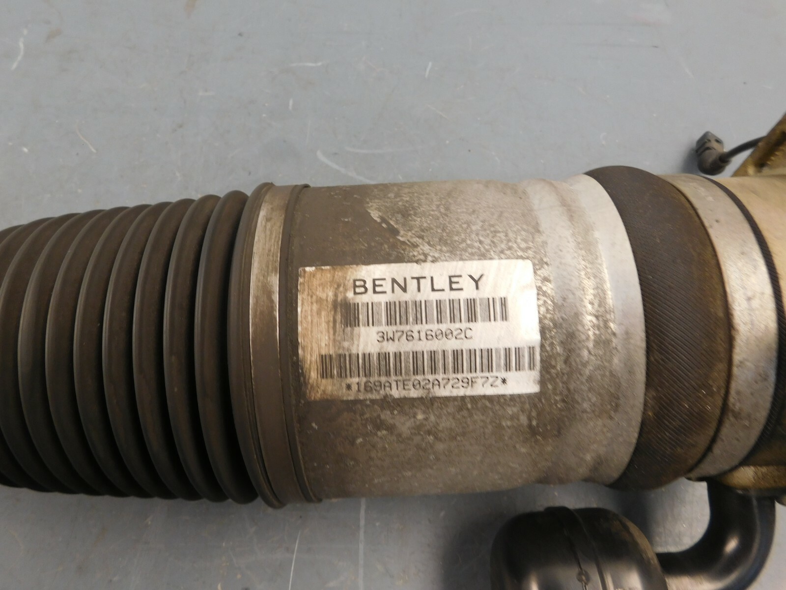 2013 11-18 Bentley Continental GTC W12 Right Rear Air Spring Shock #9525 G3