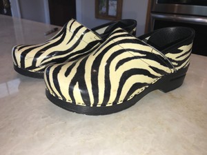 dansko patterned clogs