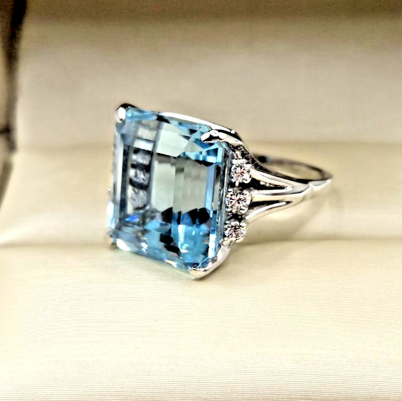 14.10 Ct. Aquamarine & Diamond Ring 18k White Gold Diamond Cellar Appraisal $25k
