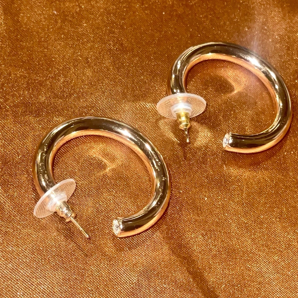 Pendientes de aro Kendra Scott de oro en tono dorado Foto 2 de 4
