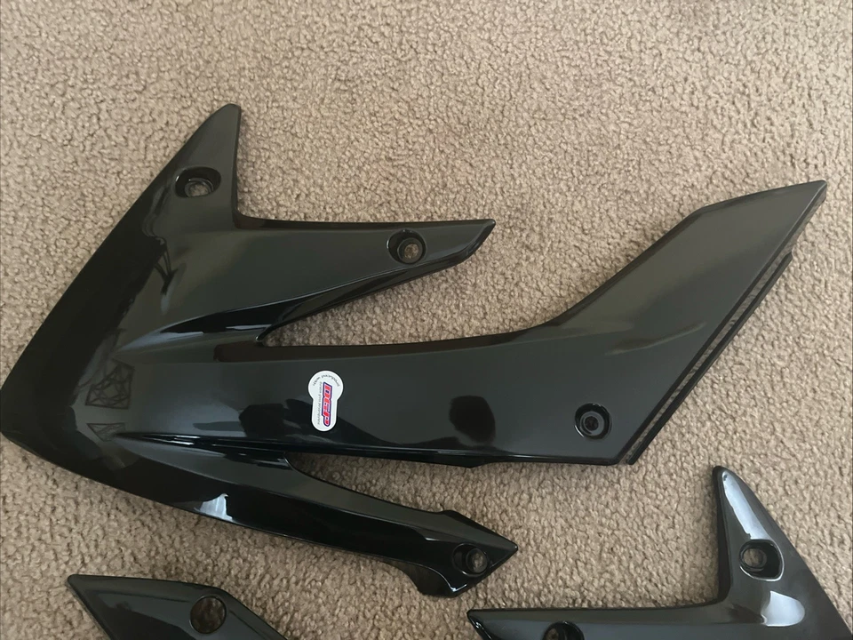 Polisport - Cubierta de radiador de plástico negro para Honda 2004-2013 CRF250R CRF250X. Foto 2 de 4