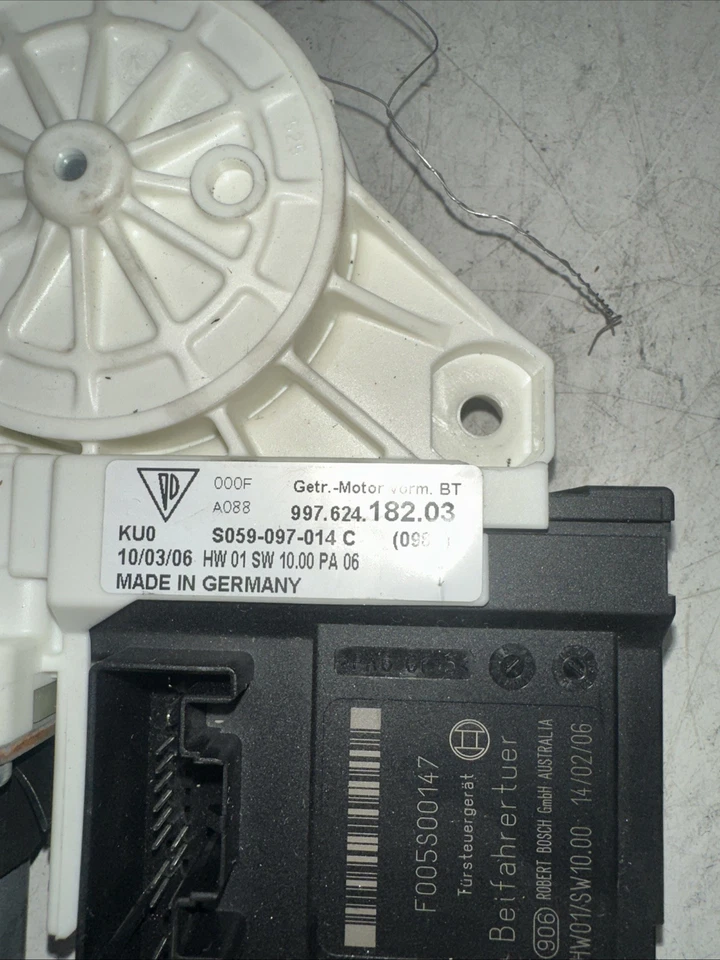 Двигатель стеклоподъемника правый для Porsche 911 Boxster Cayman 99762418203 от оригинального производителя б/у - Изображение 4 из 4