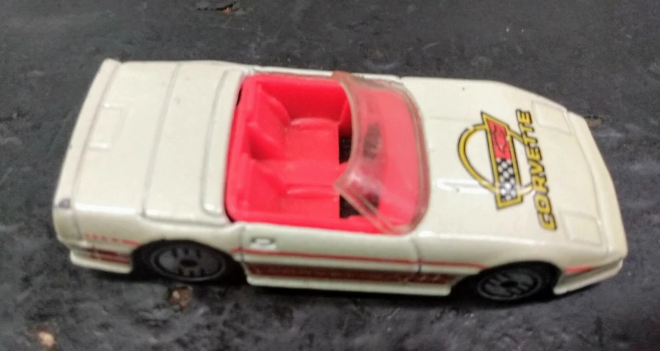 Hot Wheels Custom Corvette 1988 blanco convertible Malasia ruedas 1:64 UH bonito Foto 3 de 4