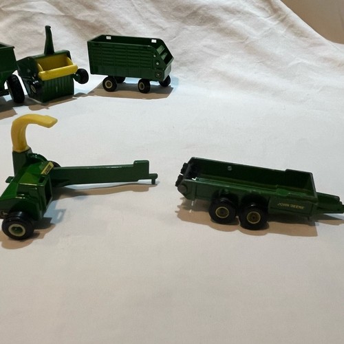 1/64 John Deere Tractor & Implement Grouping - 7 pieces total - Picture 11 of 12