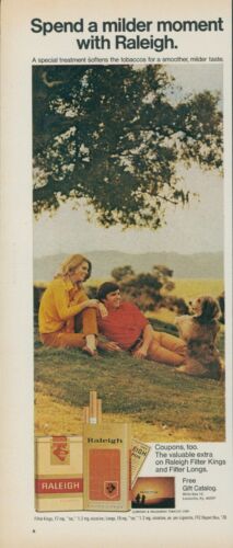 1971 Raleigh Cigarettes Dog Begging Sit Up Couple Tree Field Vtg Print Ad L27 - Picture 1 of 1