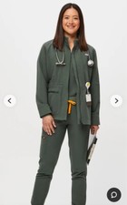 New Figs Page Classic Scrub Jacket Moss Green Women  s L