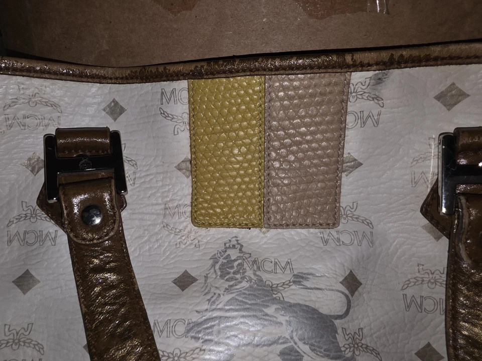 Cartera mediana MCM Princesa León blanca con monograma recubierta de cuero de lona Foto 2 de 4