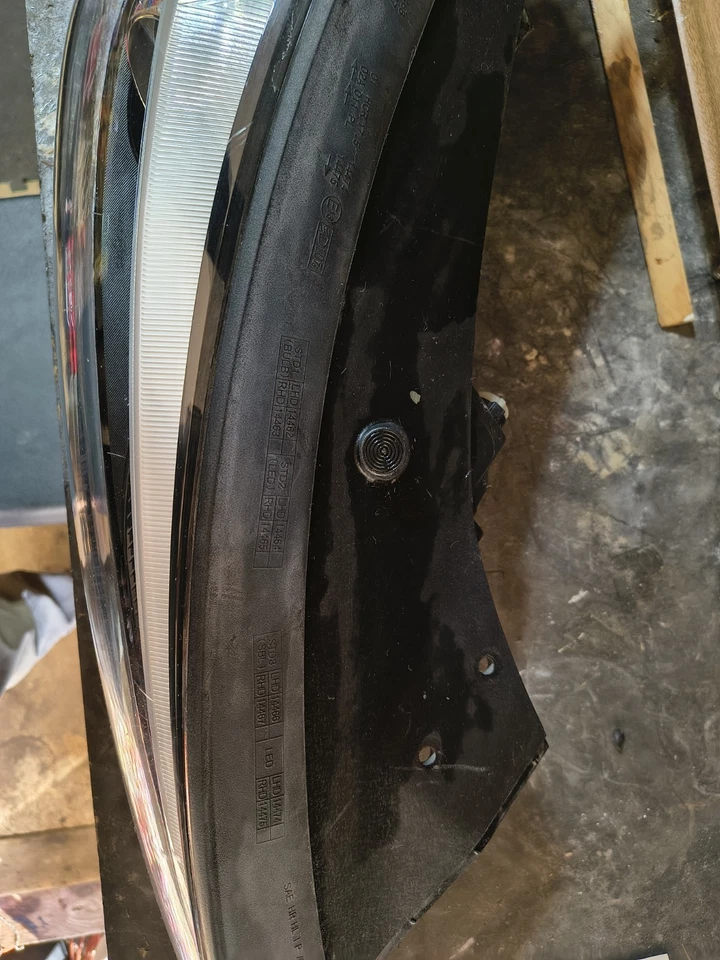 2016-2018 Hyundai Tucson RH Passenger Headlight - Image 4 of 4