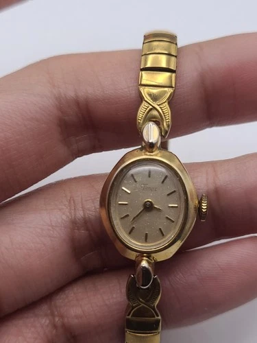 VINTAGE TIMEX OVAL MECHANICAL HAND WIND UP WOMEN'S GOLDEN BRACELET DRESS WATCH