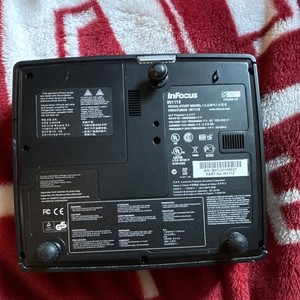 InFocus IN1112 DLP Projector 2500 Lumens 800x600 4:3 HDMI w/ Case