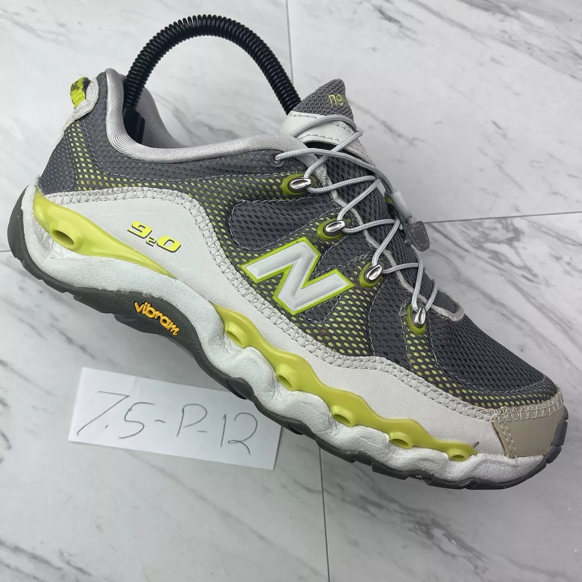 New balance shop aqua shoes