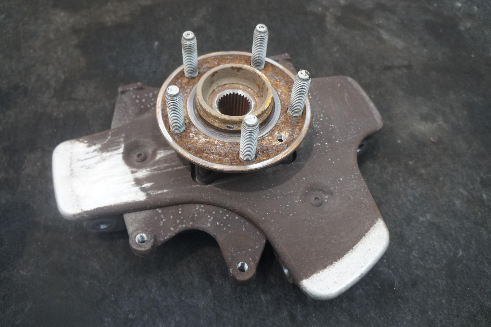 Rear Right Spindle Knuckle Wheel Hub 8D33-5A970-AB Aston Martin V8 Vantage 2006