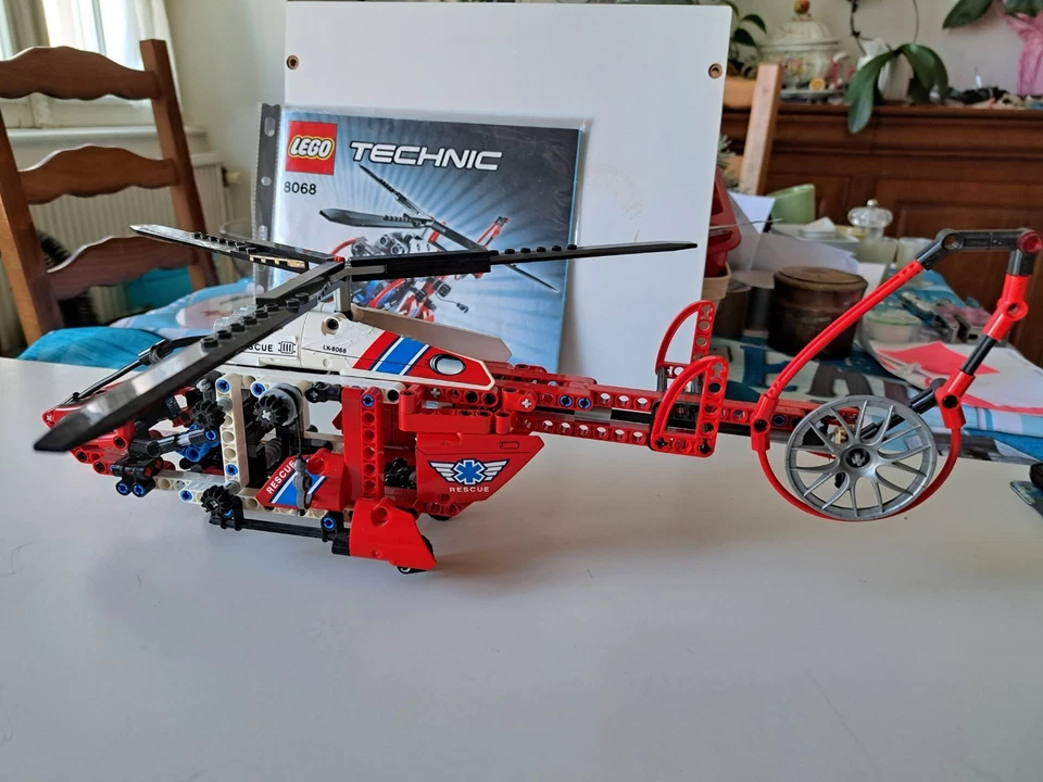 LEGO Technic 8068 Rescue Helicopter, photo 1 sur 5
