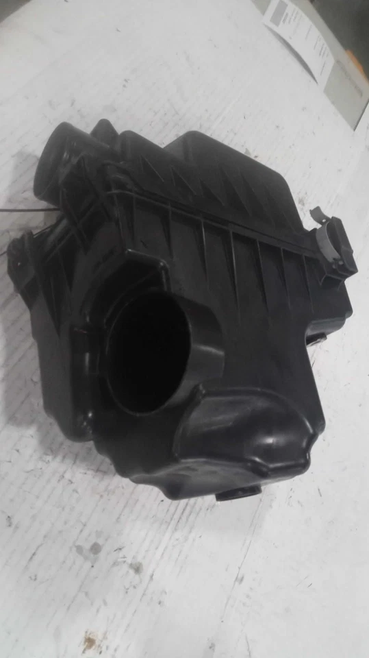 Used Air Cleaner Assembly fits: 2021 Toyota Corolla Sedan 1.8L 2ZRFAE engine Gra Foto 2 de 4