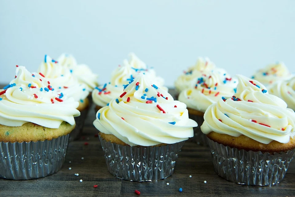 Forros de papel aluminio para cupcakes, 32 unidades (paquete de 24) (768 en total) Foto 4 de 4