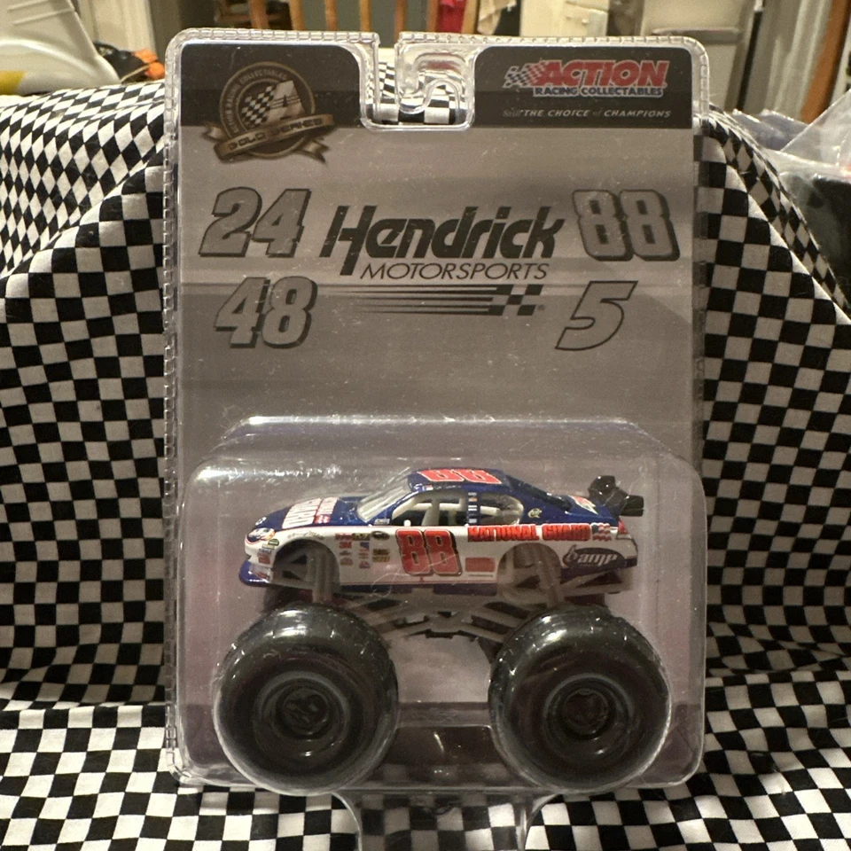 Monster Truck 2010 Action Dale Earnhardt Jr. 1:64 Guardia Nacional lote de 2 nuevo en paquete Foto 2 de 4