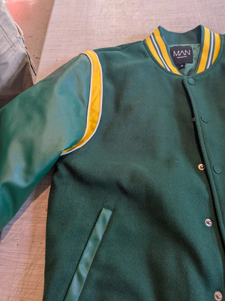 Chaqueta Universitaria Boohoo Hombre Verde Amarillo/Dorado Talla Pequeña S Packers Colores Foto 2 de 4