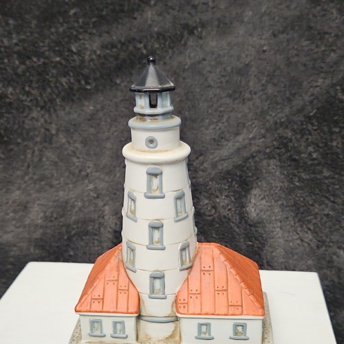 Lefton Hand Painted Ceramic Lighthouse Figurine Geo.Z. Lefton 5902 1984