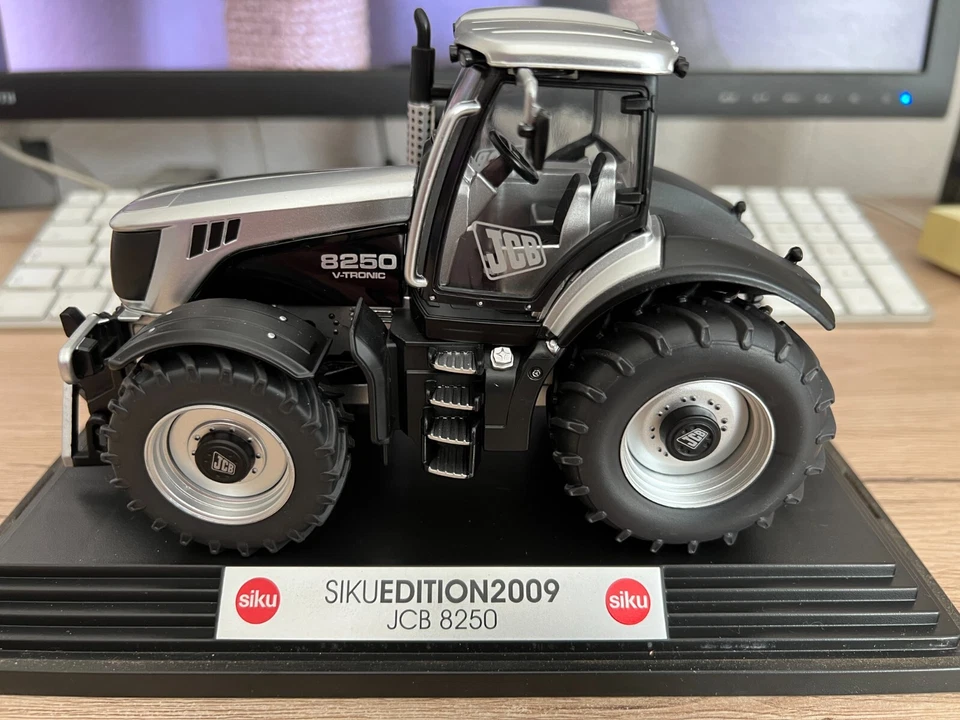 Siku 1:32 Edizione 2009 JCB 8250 In Condizioni Nuove Con Scatola Di Plastica - Immagine 3 di 4
