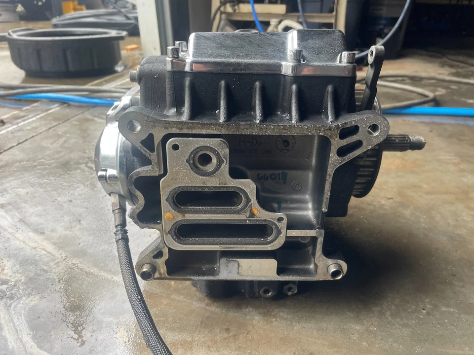 Harley Davidson 2009 FLHRCI Touring Road Glide transmisión de seis velocidades Foto 3 de 4