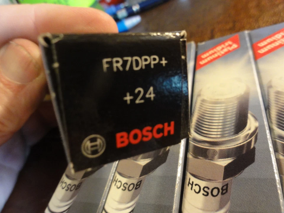 LOT of 6 Bosch Platinum Spark Plugs For 2000-2004 VOLVO S40 L4-1.9L FR7DPP+ +24 - Image 2 of 2