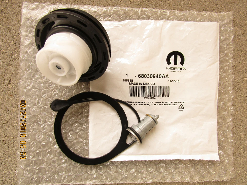 07-17 JEEP PATRIOT TAPA DE LLENADO DEL TANQUE DE GASOLINA CON KIT DE BLOQUEO DE CORREA FABRICANTE DE EQUIPOS ORIGINALES NUEVO Foto 2 de 2