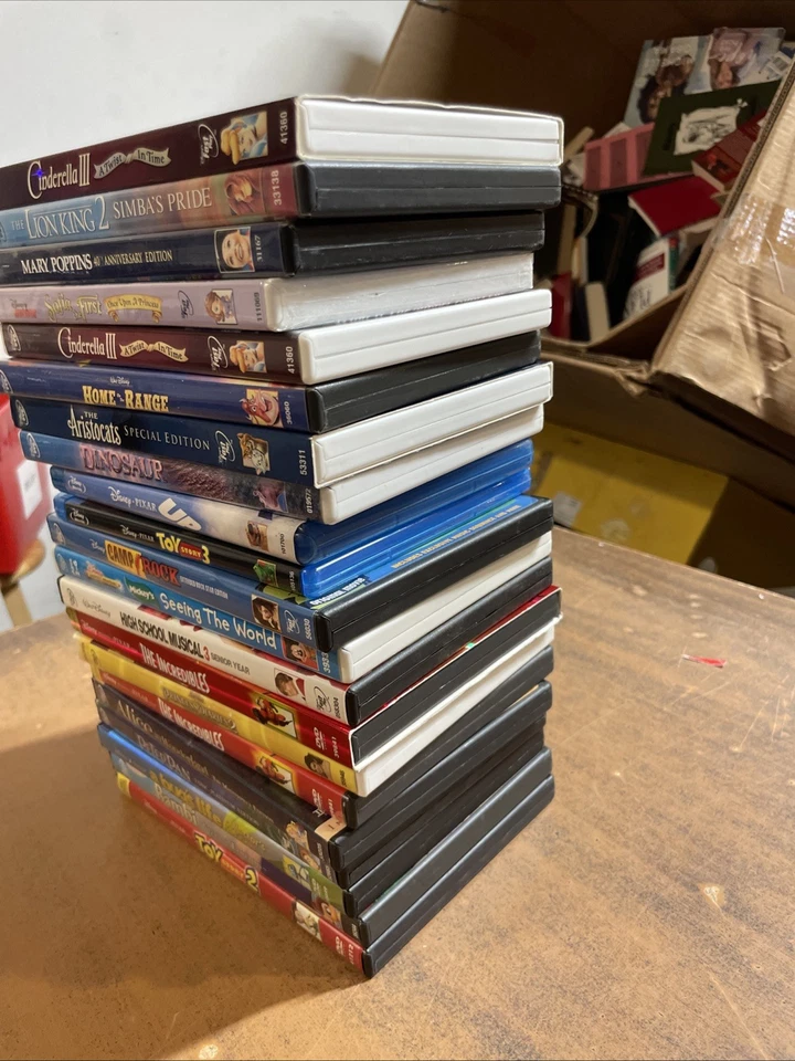 HUGE DVD BLURAY Lot of 21 DISNEY Movies Kids Children MIX Mickey Mouse Princess Foto 2 de 2