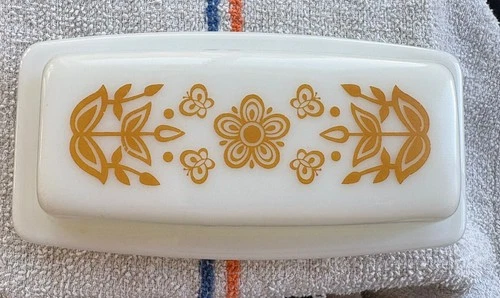 New ListingVintage Pyrex Butterfly Gold Butter Dish w/ Lid 72-B VERY NICE