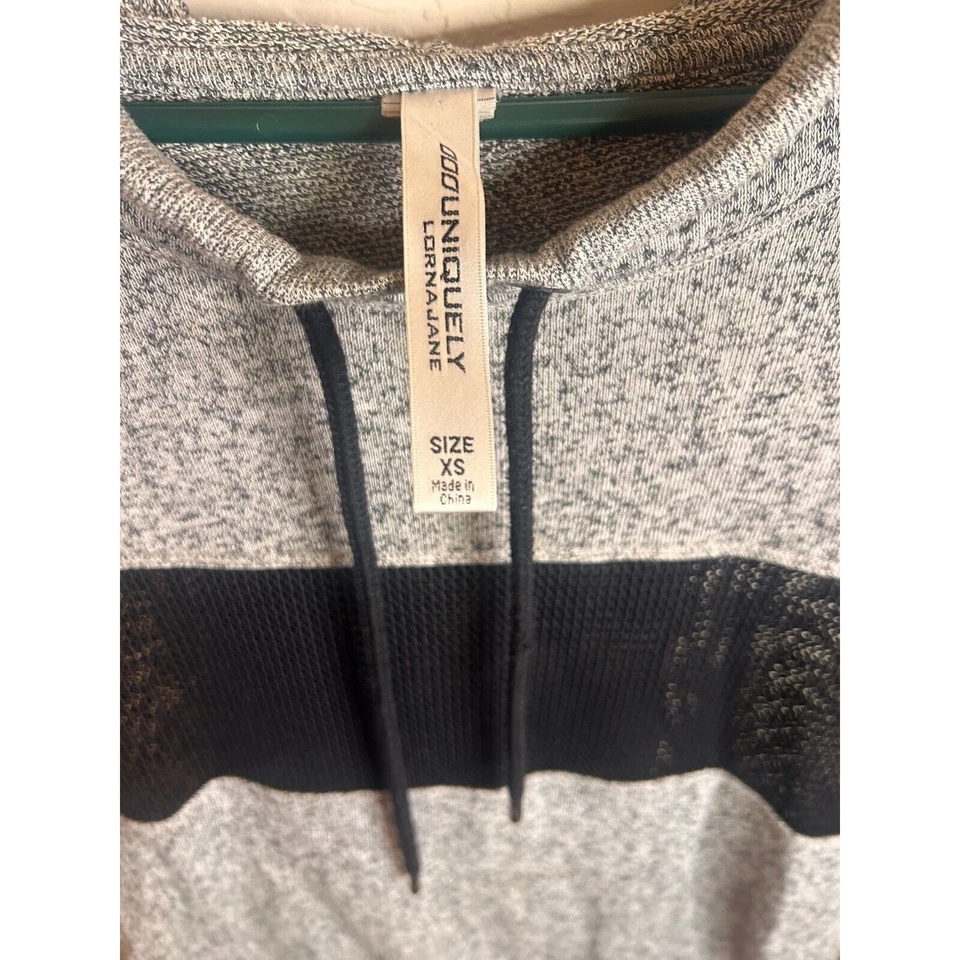 Pullover para mujer Lorna Jane gris/negro malla manga corta XSmall 0-4 BOGO Foto 4 de 4