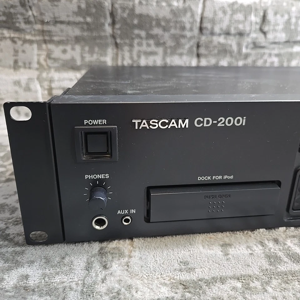 TASCAM CD-200i 专业 CD 播放器 30 针 iPod 底座 — 第 2/4 张图片