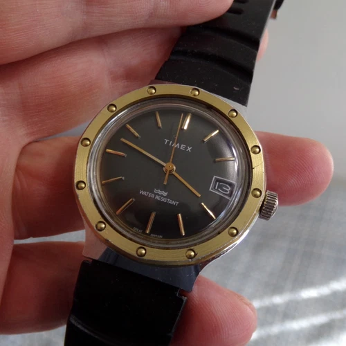 Men's Vintage TIMEX Mechanical Watch Water-Resistant - Works Great! -b