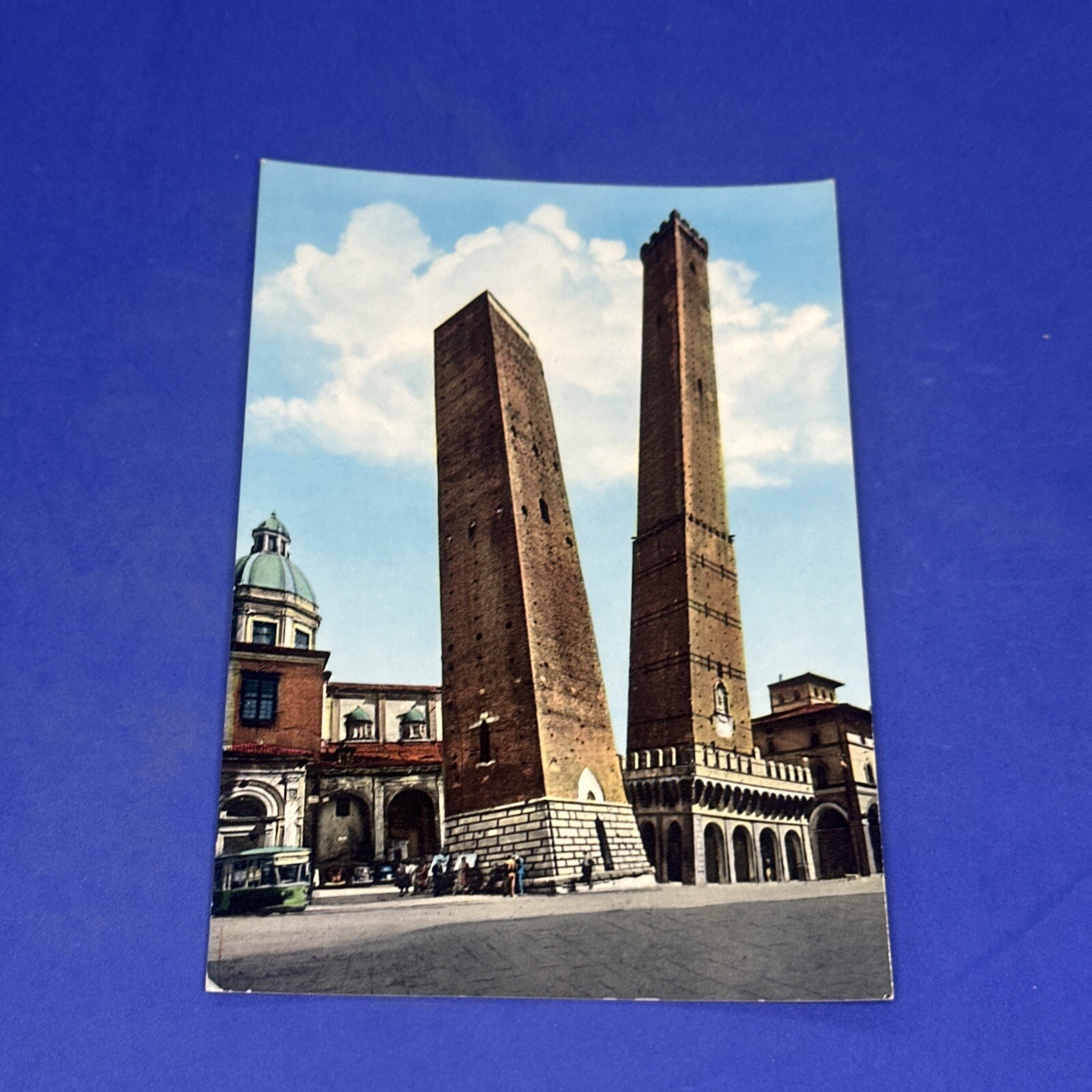 BOLOGNA LE DUE TORRI CARTOLINA - A COLORI - VINTAGE POSTCARD