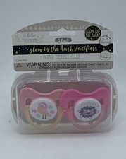 Le Bebe Favorite 2 pack Glow-In-the-Dark Pacifiers, Pink with Travel Case