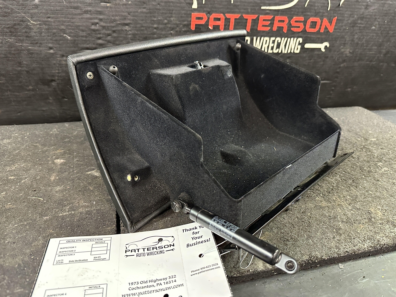 02-06 MASERATI SPYDER DASH GLOVE BOX STORAGE COMPARTMENT BLACK 01