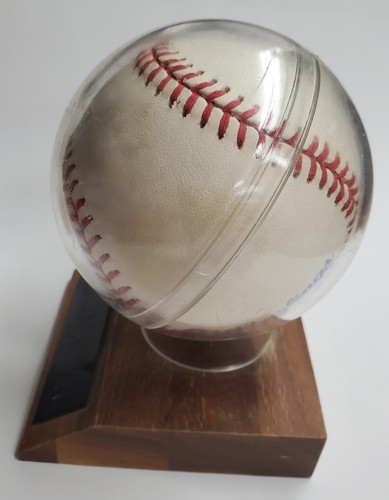 BO Jackson autografato su baseball ufficiale American League - Foto 4 di 11