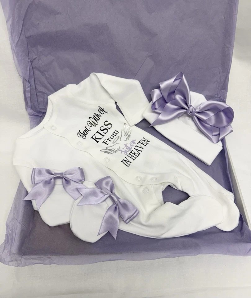 Baby Schlafanzug Mütze Handschuhe Box Set personalisiert jede Person mit Kuss Schleifen gesendet