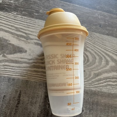 Tupperware Quick Shake 844 w/Pour Spout Flip-Top Lid & Mixer Insert Harvest Gold
