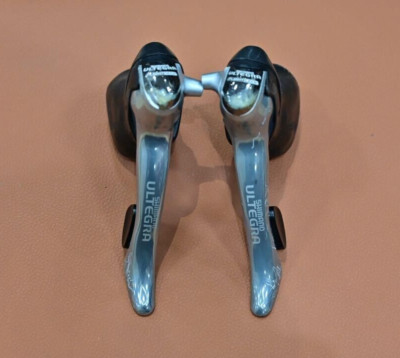 Levier de frein Shimano Ultegra ST-R8020 - 2 vitesses gauche noir - U-Brake - Auto Levier de frein Shimano Ultegra ST-R8020 - 2 vitesses gauche noir - U-Brake - Auto