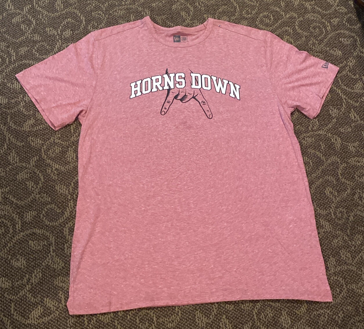 T shirt uomo nuova nuova era vecchia fila corna piumino grafica cremisi taglia XL