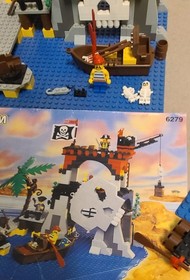 LEGO Pirates: Skull Island 6279 Cross Bone Clipper 6250 Pirate Treasure 1788